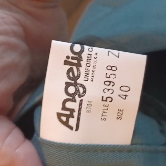 Angelica Pleated front uniform work shorts - Picture 4 of 6